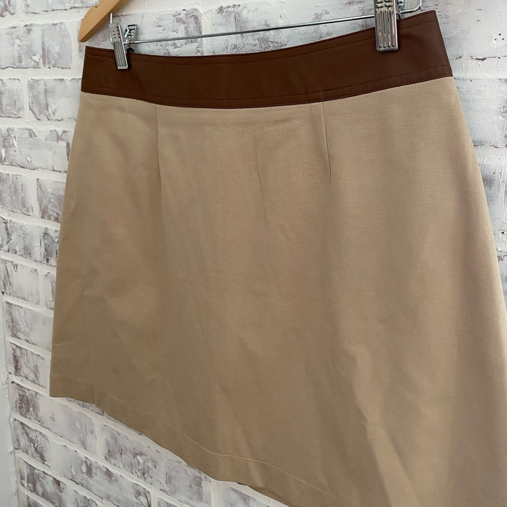 Lauren Ralph Lauren Beige Mini Skirt with Brown Trim - Picture 7 of 8